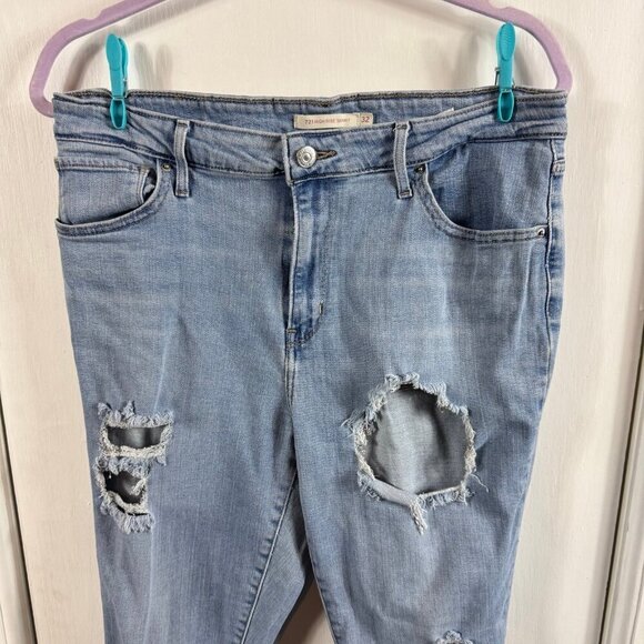Levi's 721 High Rise Skinny Jeans. Light wash distressed with holes - Picture 2 of 7